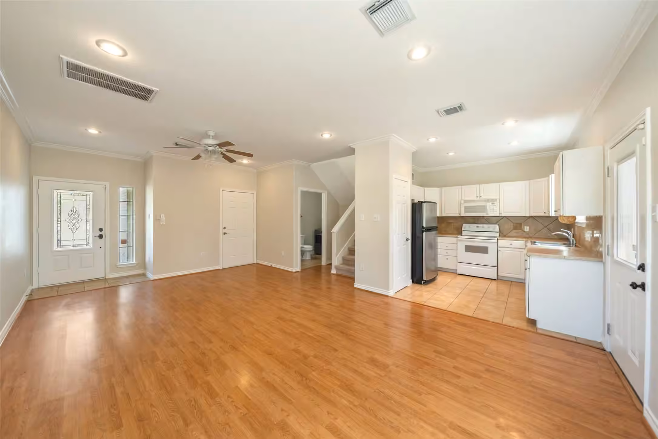 Photo 5 of 3802 Barracuda Lane, La Porte, TX
