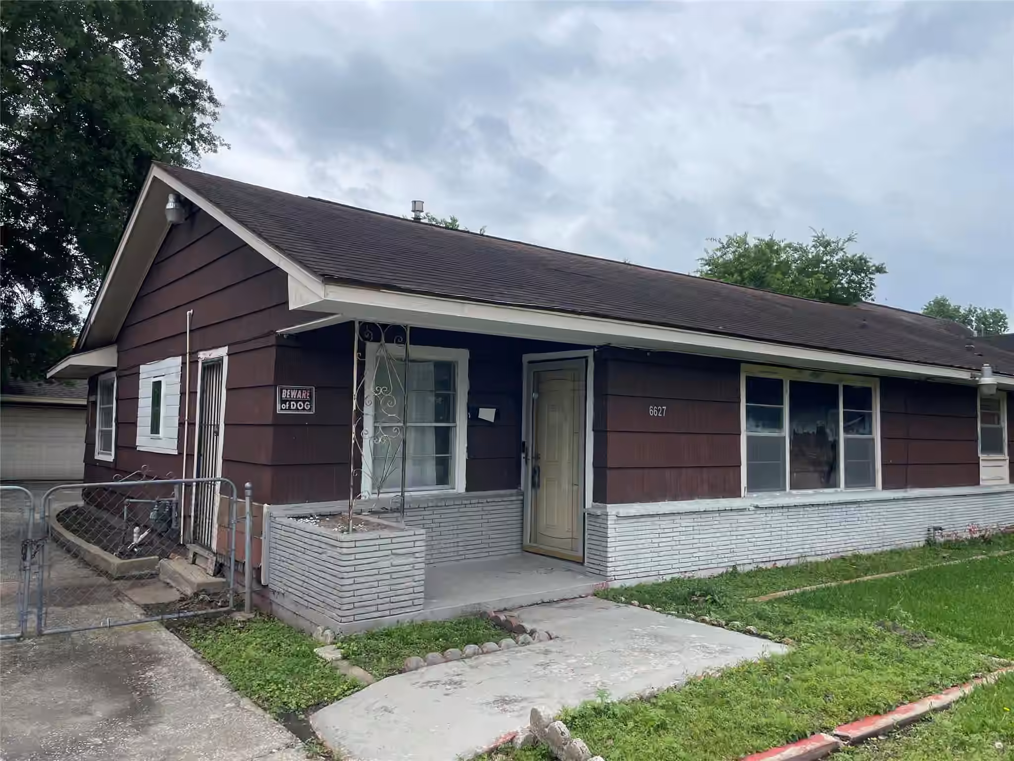 Photo 2 of 6627 Eastwood Street, Houston, TX