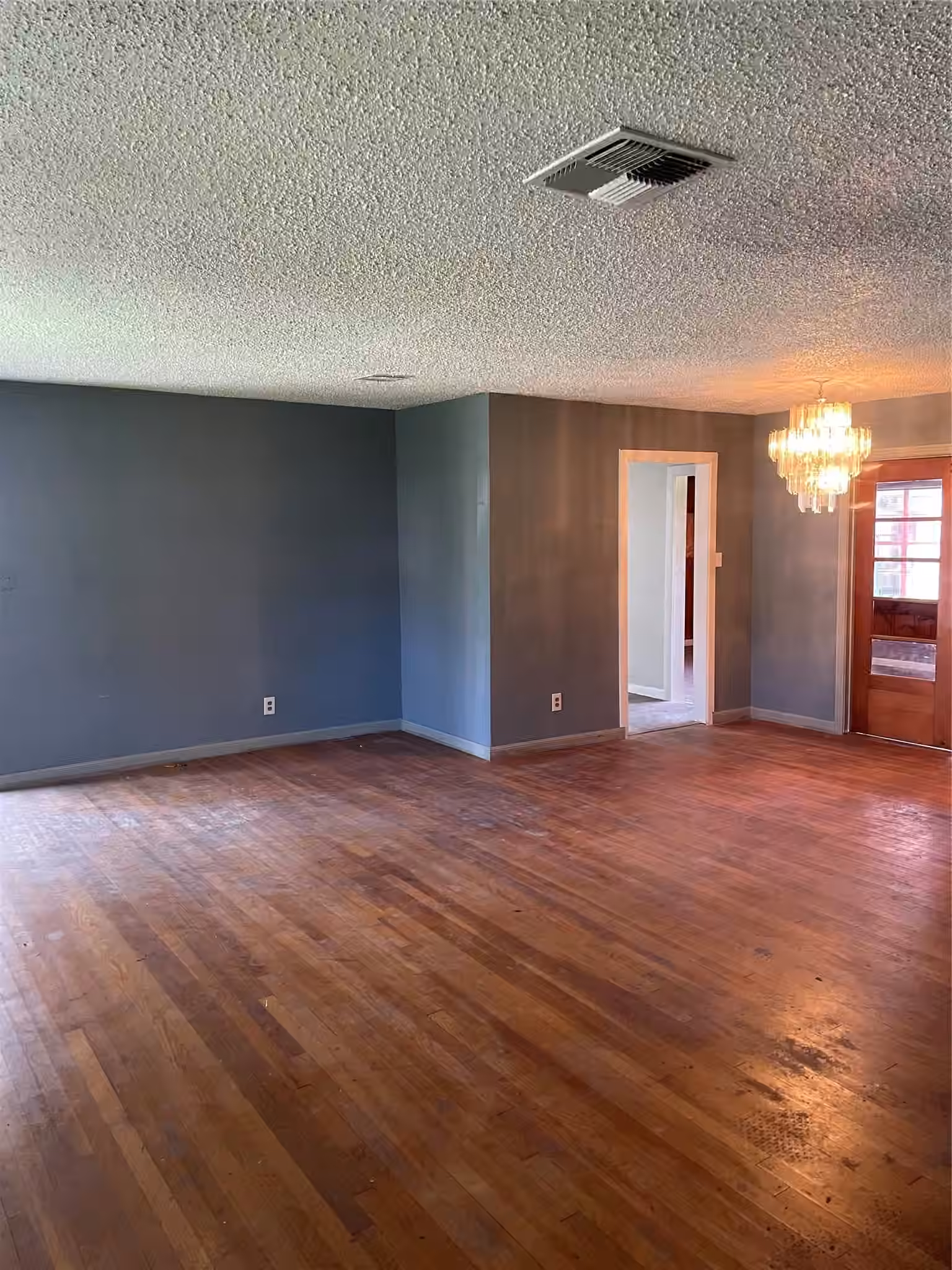 Photo 3 of 6627 Eastwood Street, Houston, TX