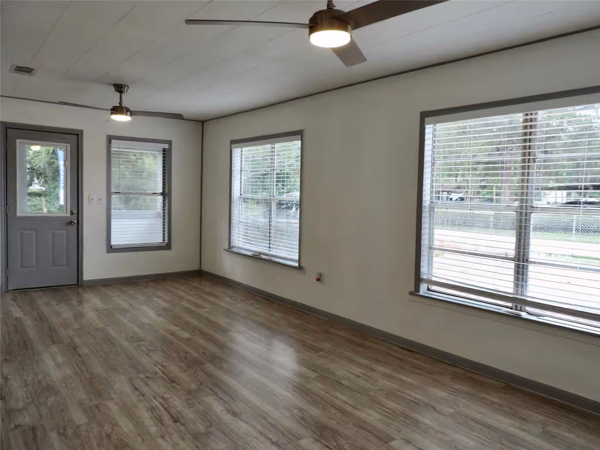 Photo of 127 S Fenner Avenue, Cleveland, TX 77327