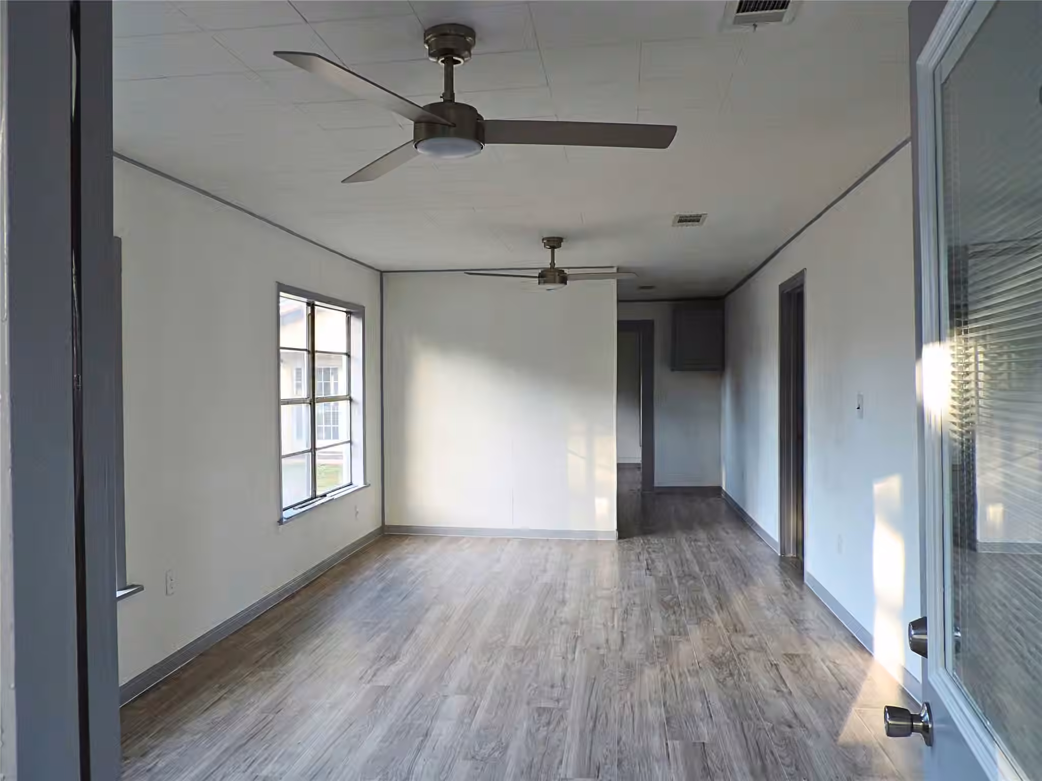 Photo 2 of 127 S Fenner Avenue, Cleveland, TX