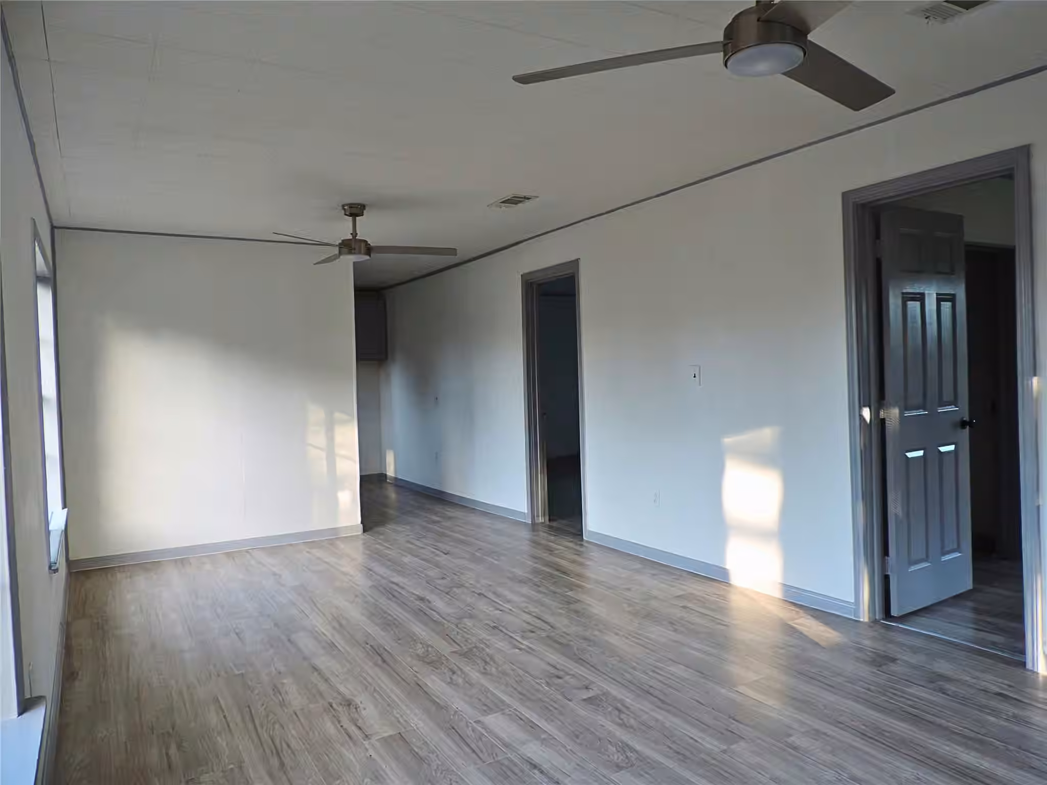 Photo 3 of 127 S Fenner Avenue, Cleveland, TX