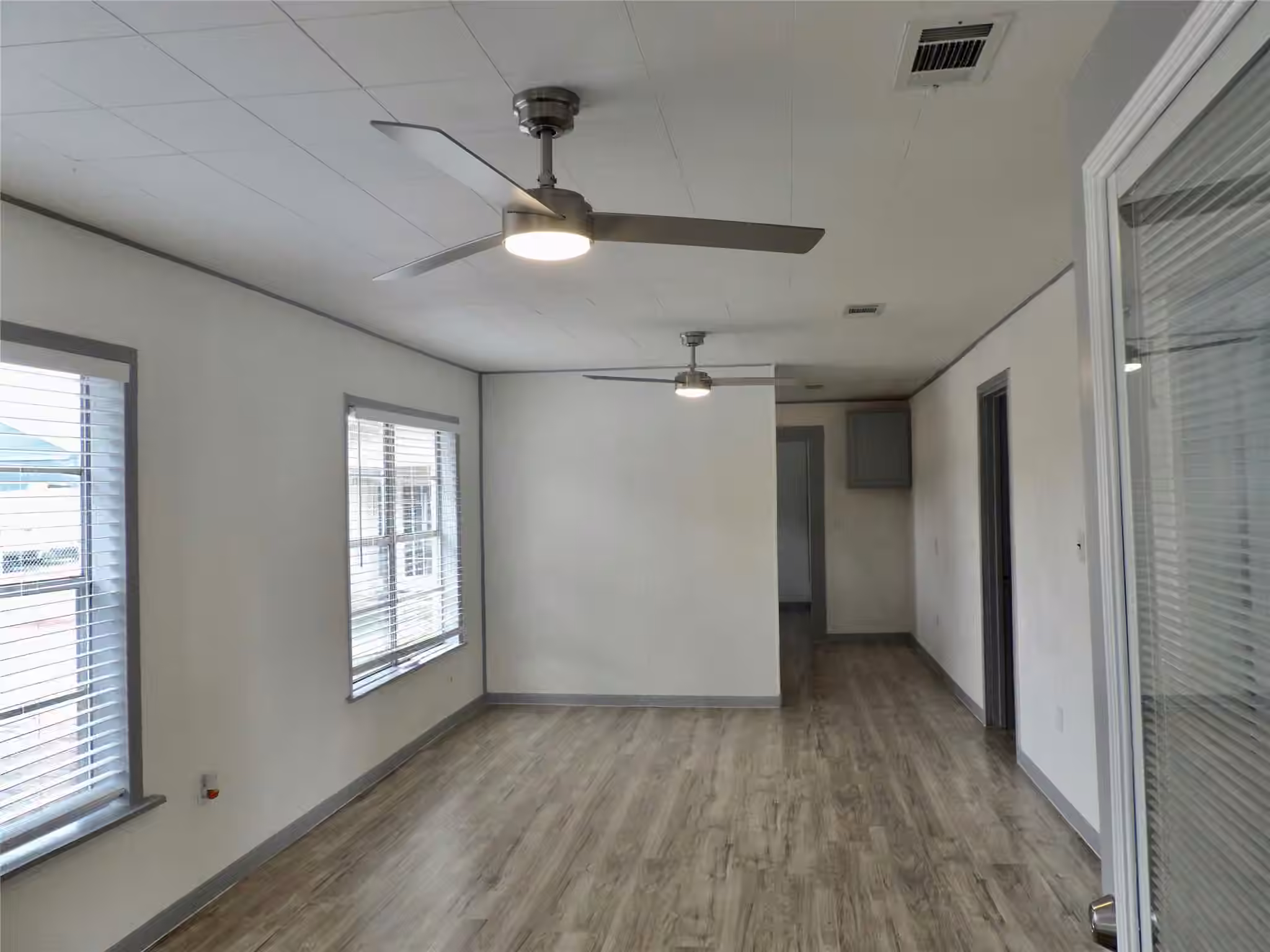 Photo 4 of 127 S Fenner Avenue, Cleveland, TX