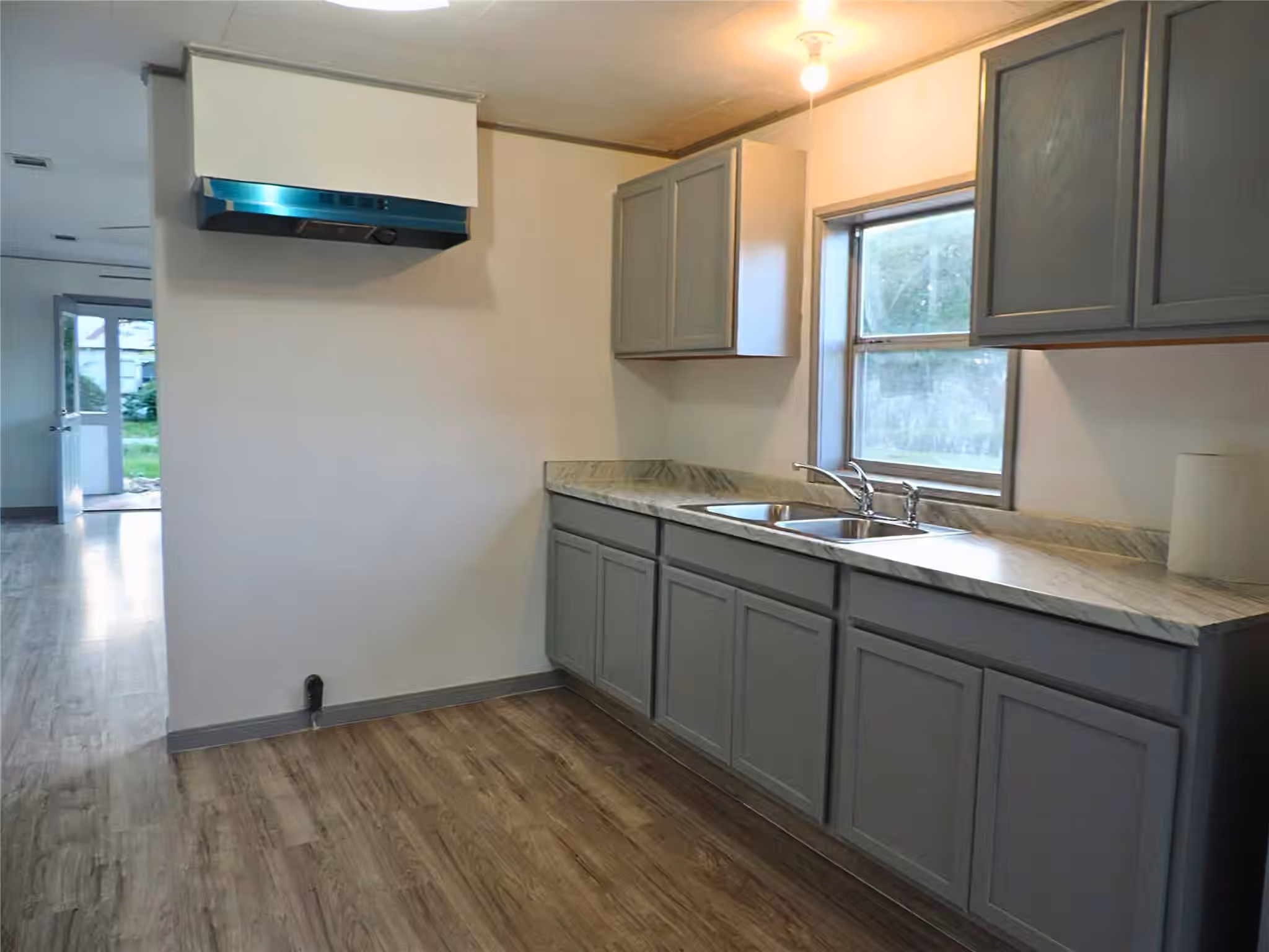 Photo 5 of 127 S Fenner Avenue, Cleveland, TX