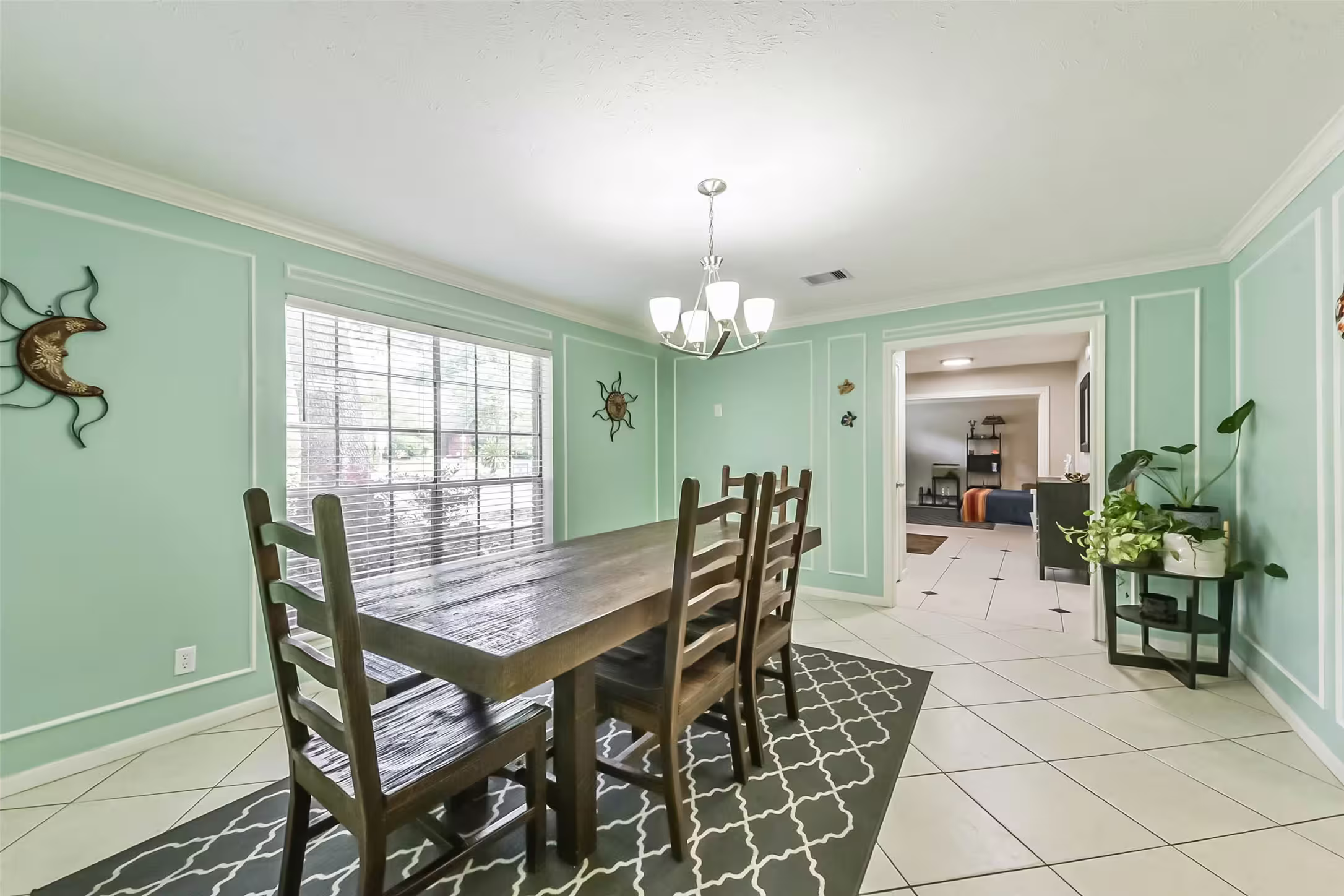 Photo 3 of 3319 Woodland View Drive, Houston, TX