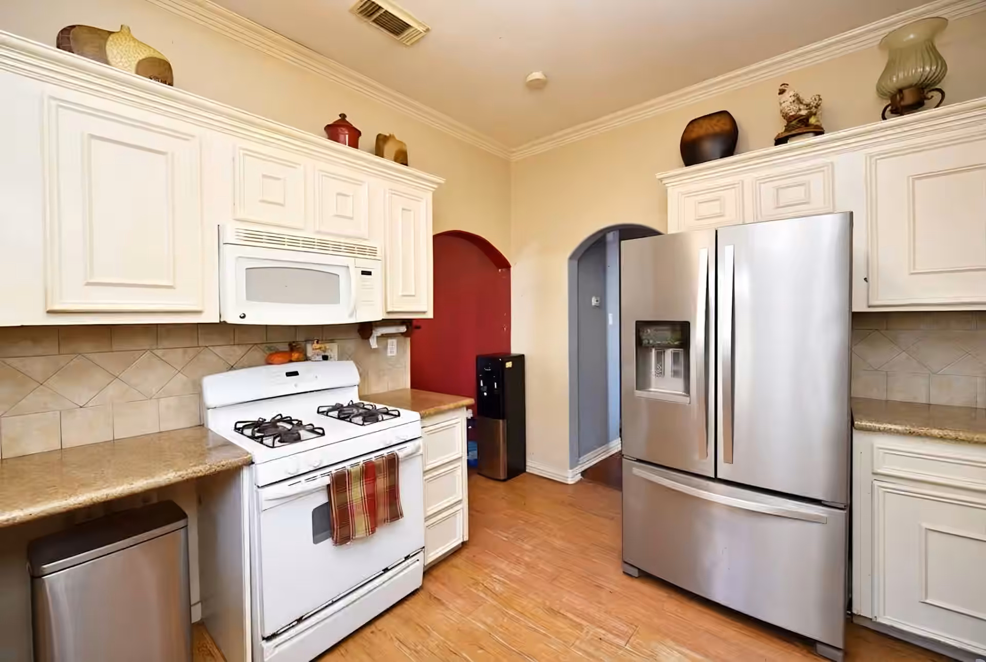 Photo 4 of 4104 Walker Street, Houston, TX