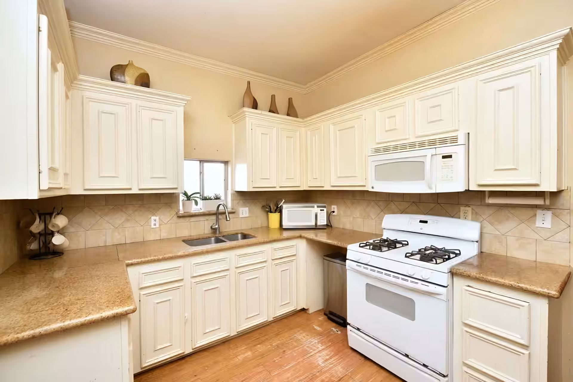 Photo 5 of 4104 Walker Street, Houston, TX