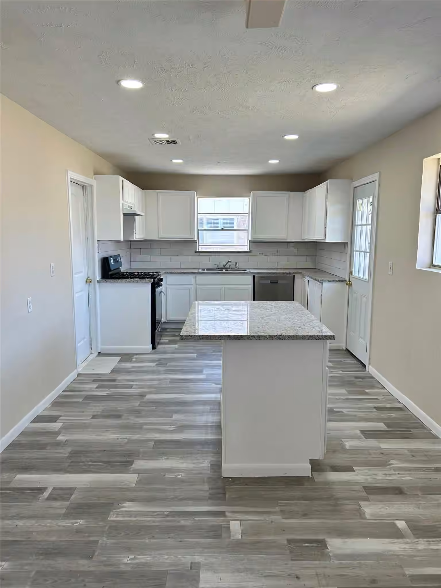 Photo 7 of 3822 Ebbtide Drive, Houston, TX