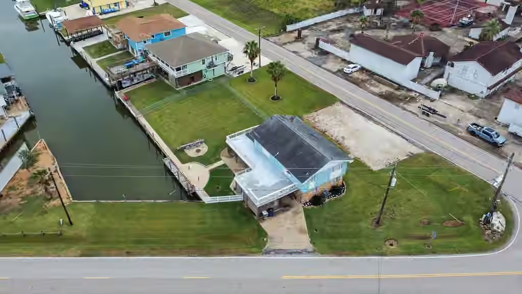 Photo 3 of 1503 Blue Water Drive, Freeport, TX
