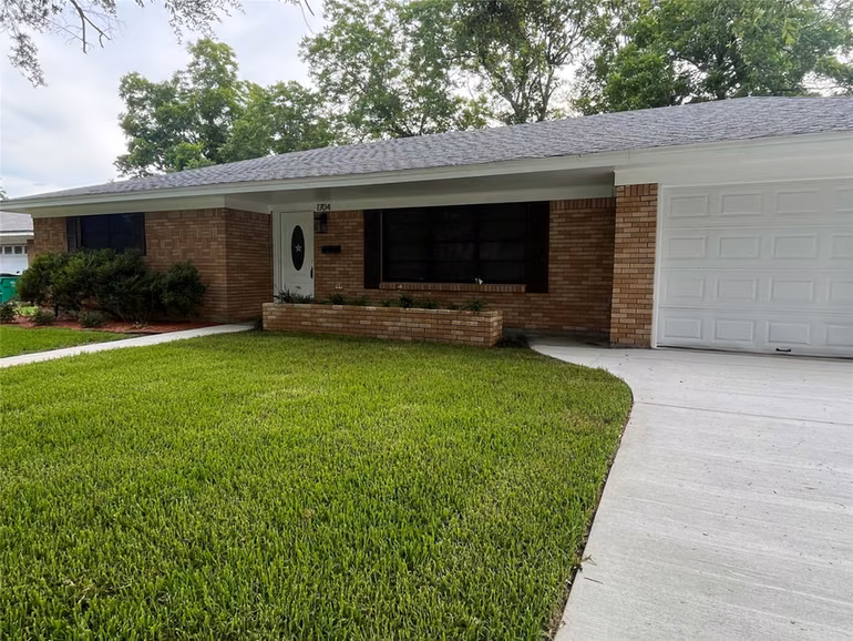 Photo 4 of 1704 Richardson Lane, Baytown, TX