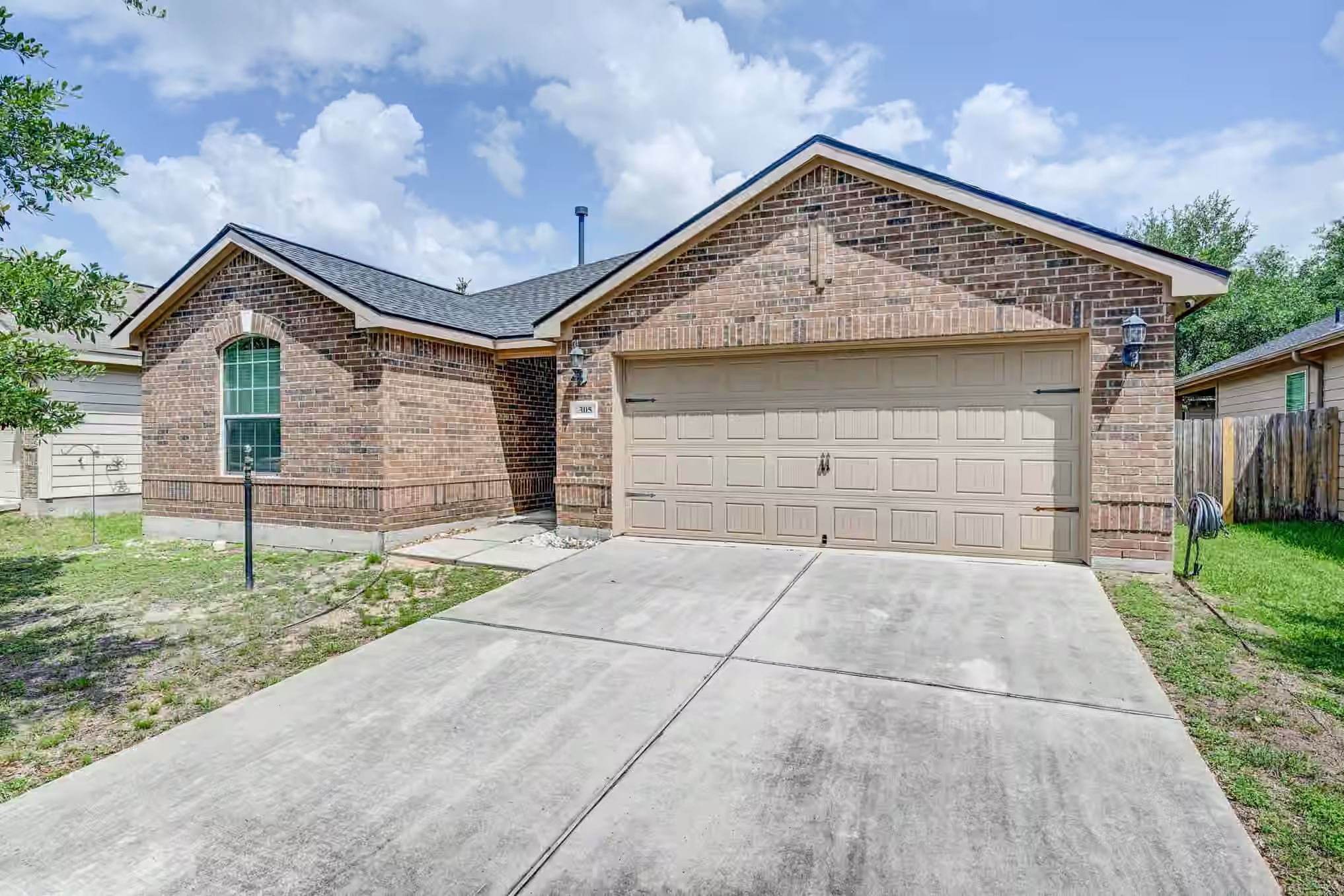 Photo 3 of 305 Pine Mist Lane, Conroe, TX