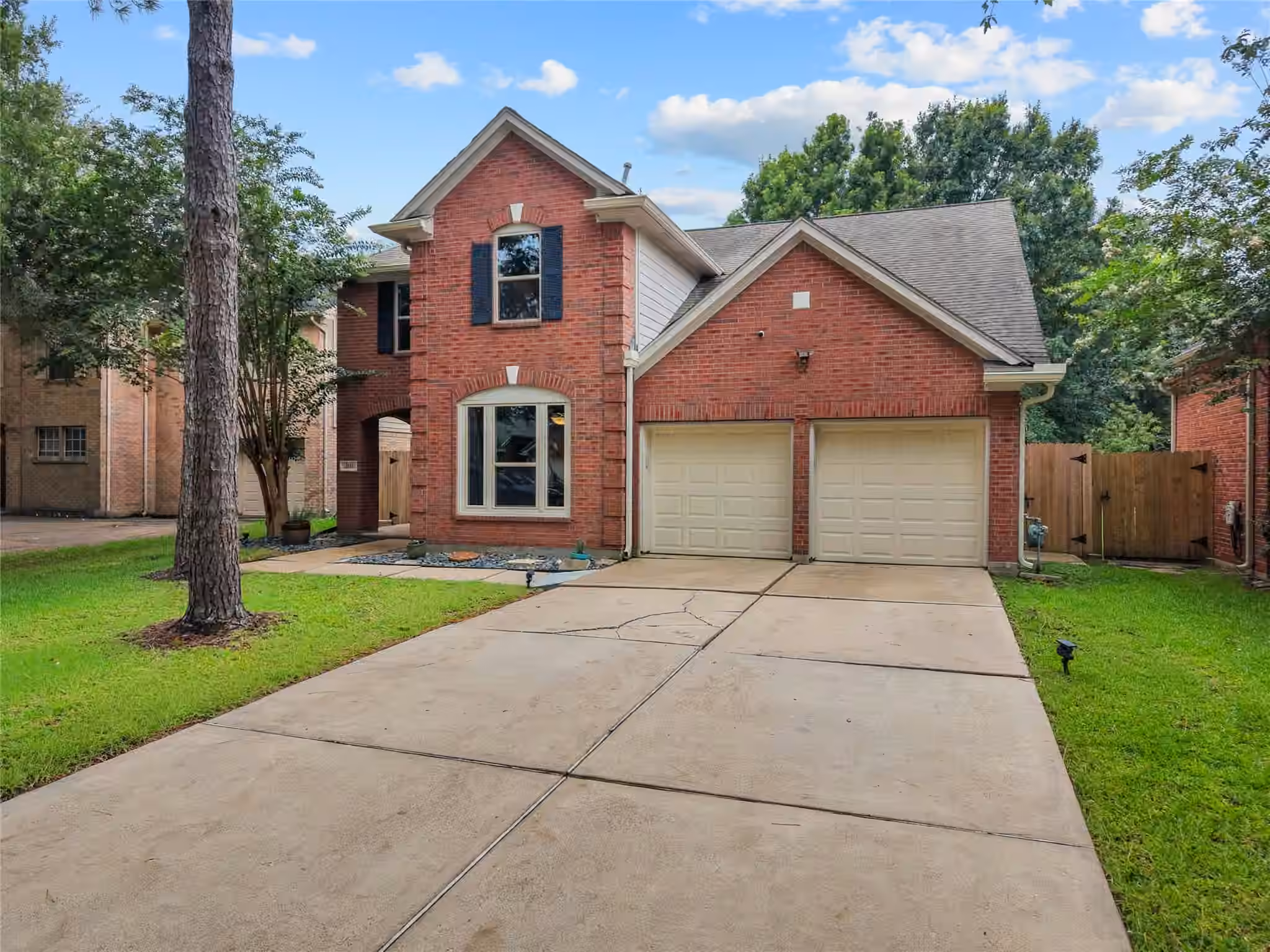 Photo 2 of 2111 Village Dale Avenue, Houston, TX