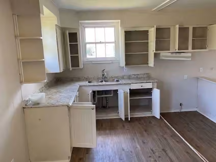 Photo 3 of 621 W 7th Street, Freeport, TX