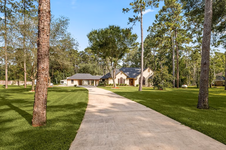 Photo 4 of 7302 Pine Drive, Alvin, TX