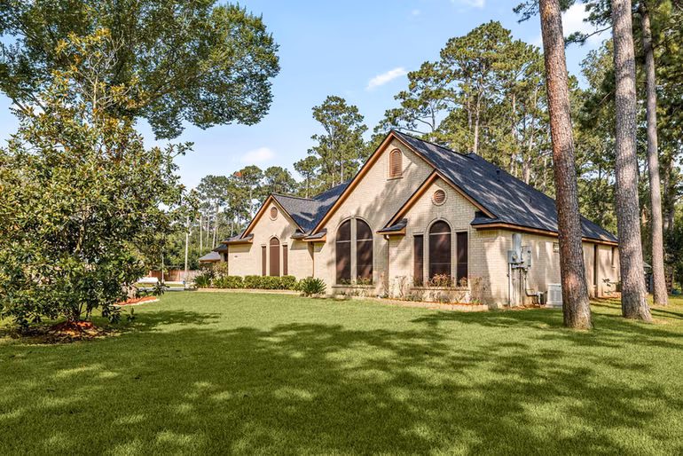 Photo 5 of 7302 Pine Drive, Alvin, TX