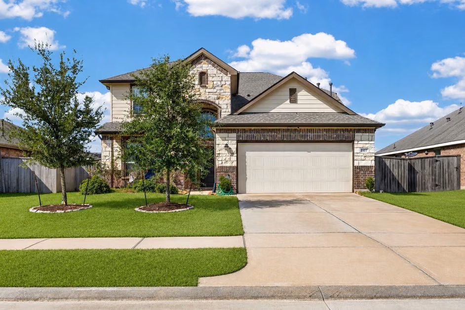 Photo 2 of 5107 Twin Summit Drive, Rosenberg, TX