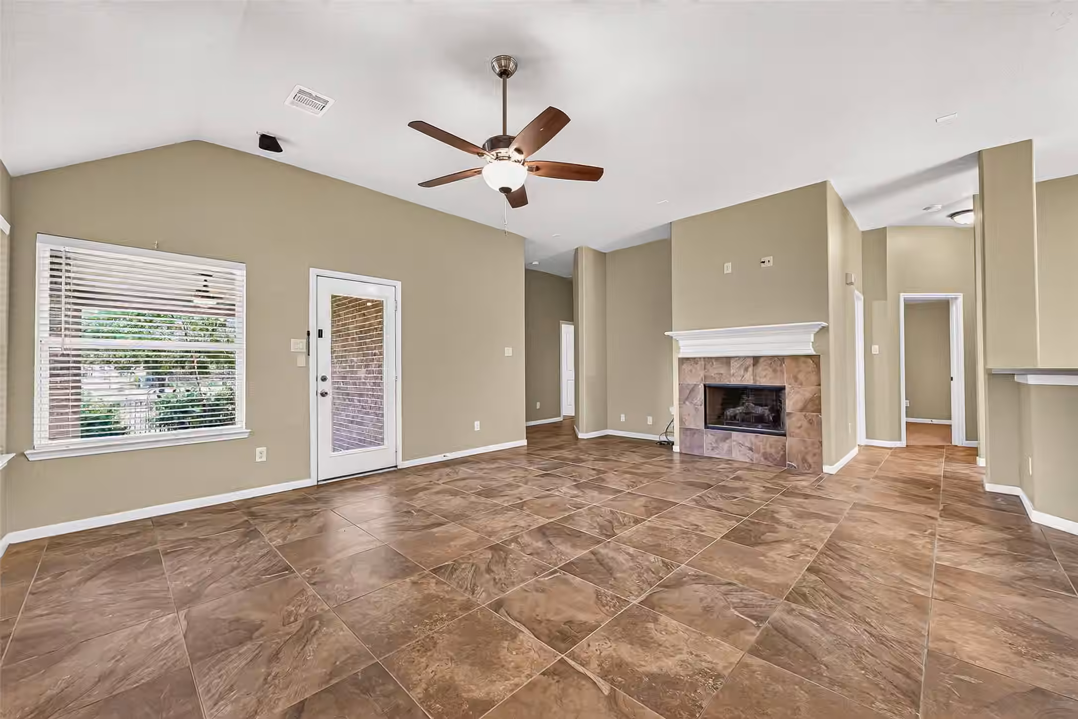 Photo 7 of 2014 Foxgate Drive, Rosenberg, TX