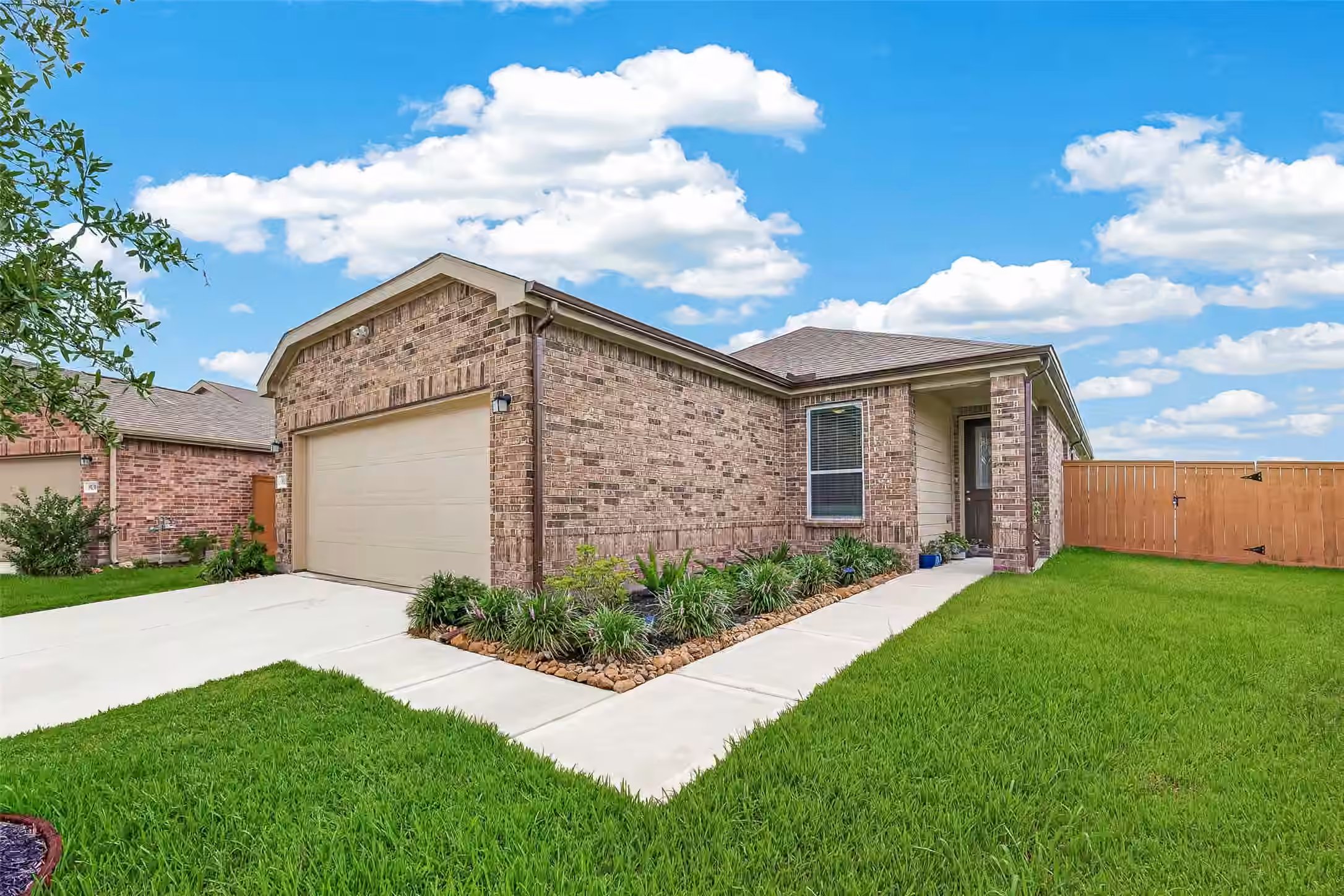 Photo 3 of 8135 Coco Bluff Drive, Cypress, TX