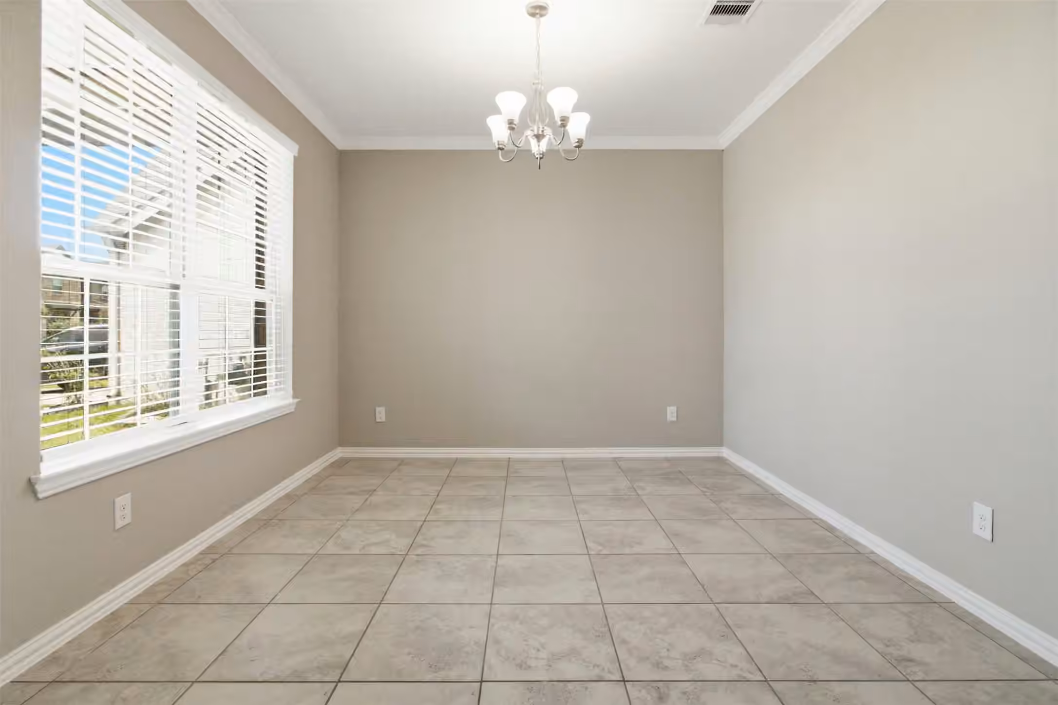 Photo 4 of 8802 Morning Glow Drive, Missouri City, TX