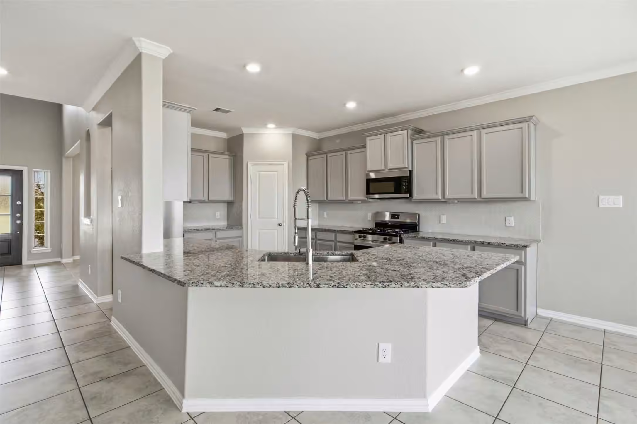 Photo 7 of 8802 Morning Glow Drive, Missouri City, TX