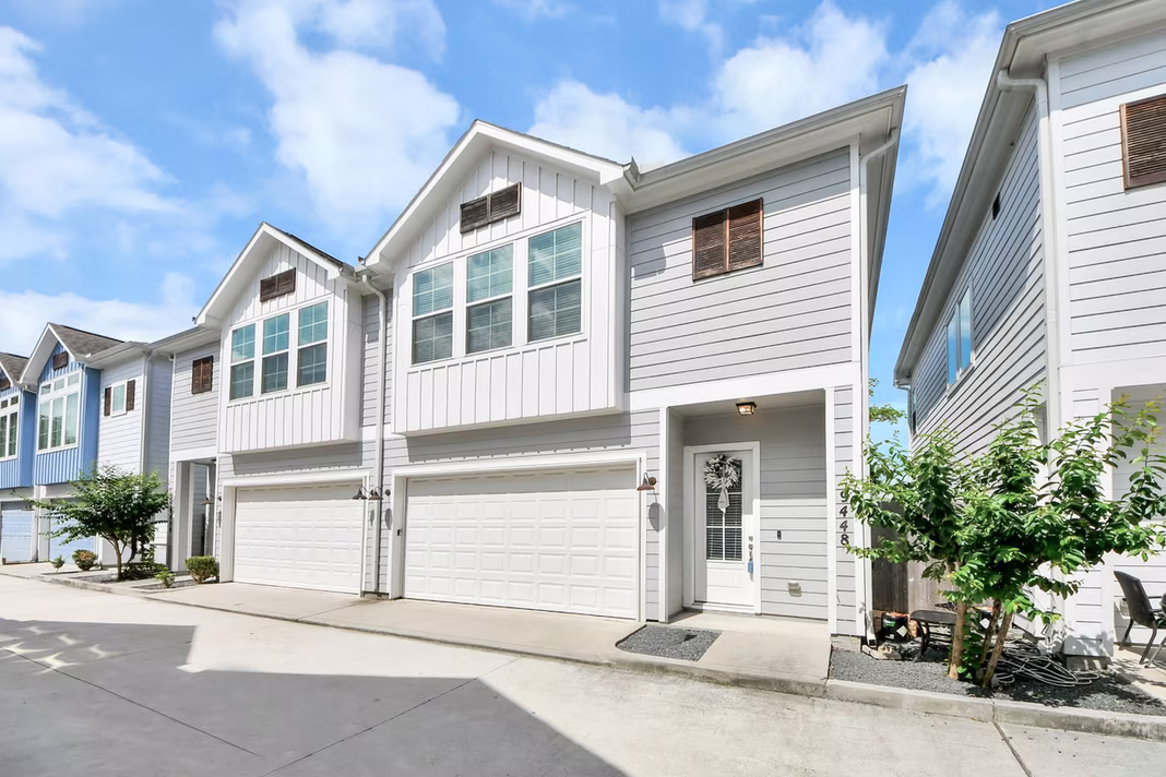 Photo 2 of 9448 Kerrwood Lane, Houston, TX
