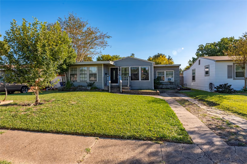 Photo of 809 12th Avenue N, Texas City, TX 77590