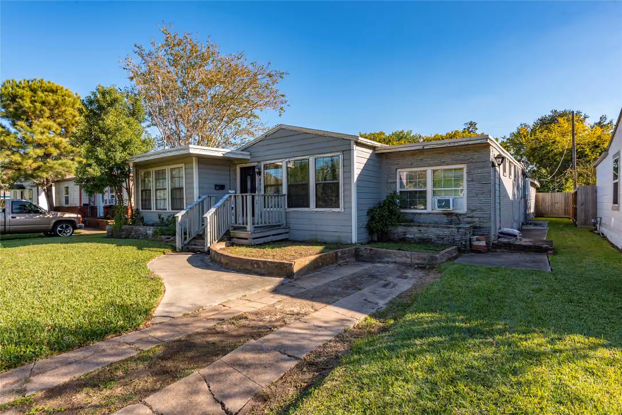 Photo 2 of 809 12th Avenue N, Texas City, TX