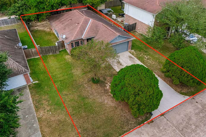 Photo 3 of 718 Saint Edwards Green Drive, Houston, TX