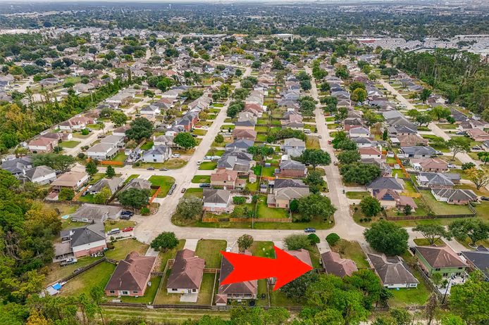 Photo 4 of 718 Saint Edwards Green Drive, Houston, TX