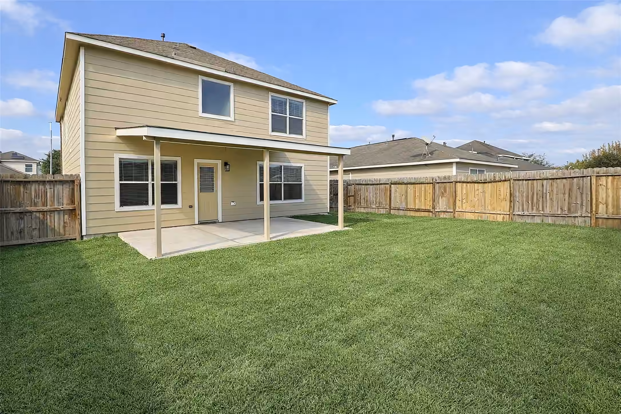 Photo 7 of 1606 Wooded Acres Drive, Humble, TX