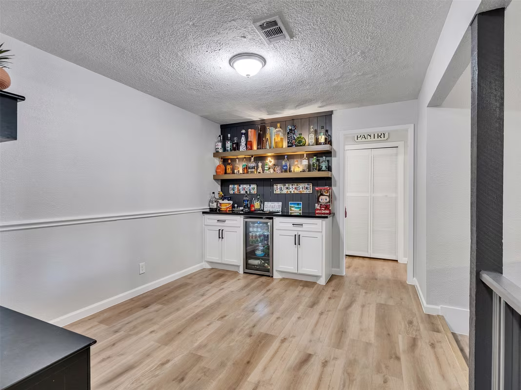 Photo 3 of 15102 Rolling Oaks Drive, Houston, TX