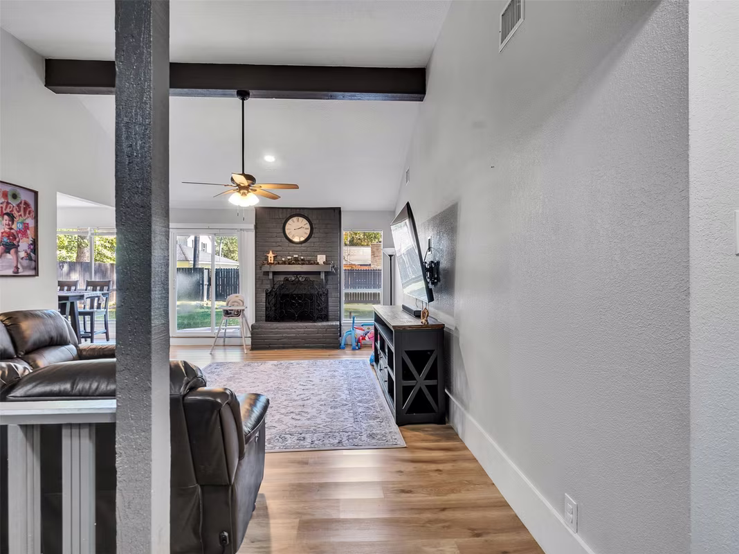 Photo 6 of 15102 Rolling Oaks Drive, Houston, TX