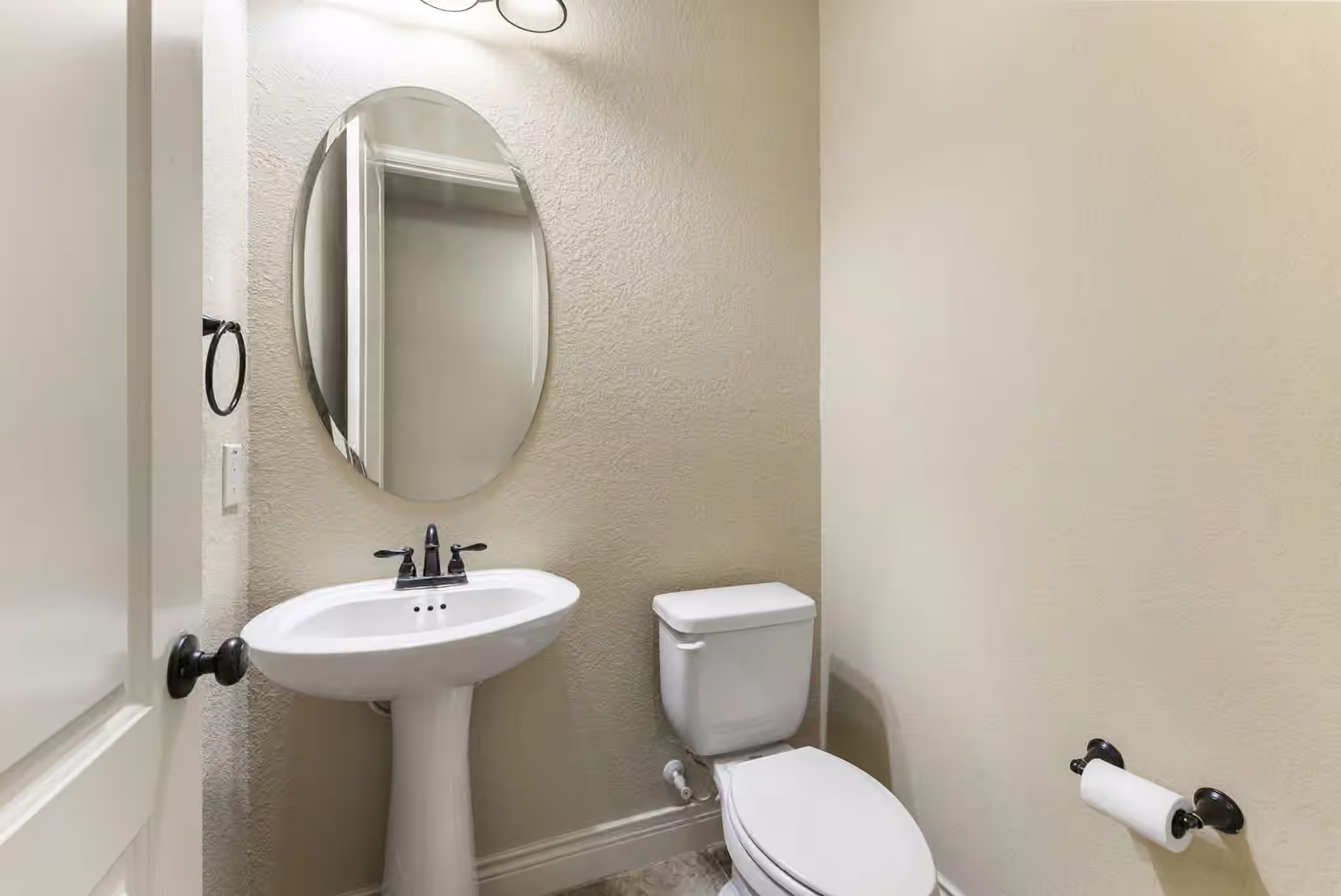 Photo 5 of 131 Deerchase Drive, Conroe, TX