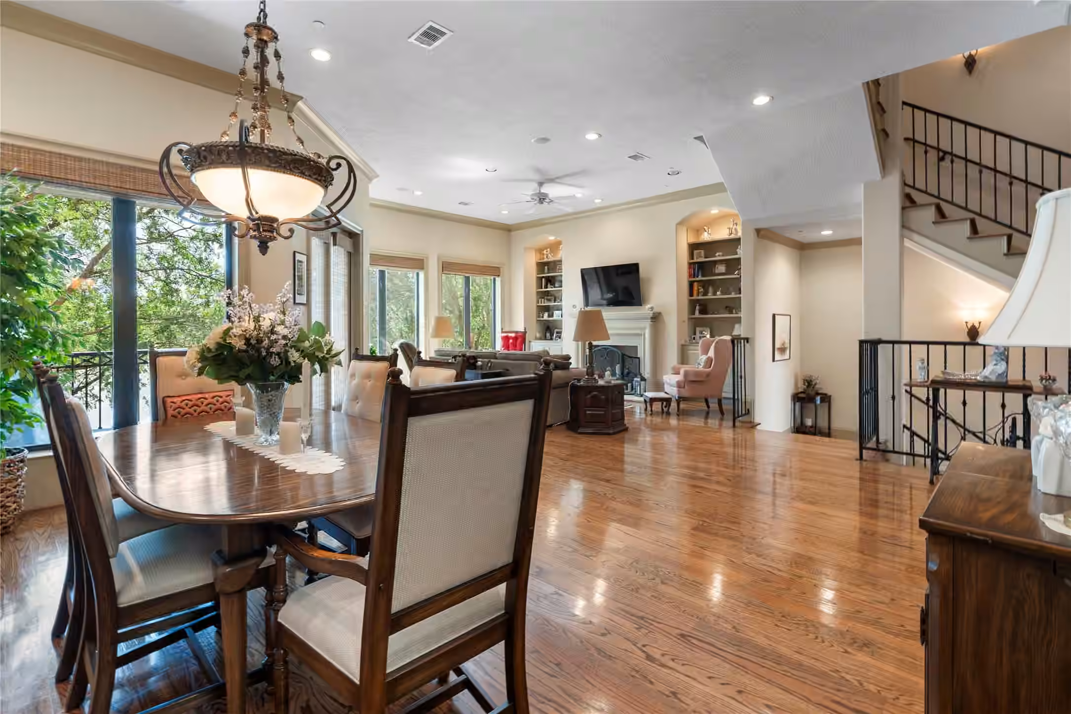 Photo 3 of 1332 Lake Pointe Parkway, Sugar Land, TX
