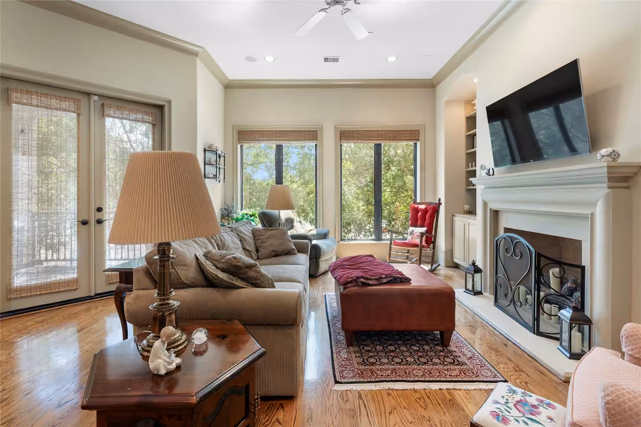 Photo 4 of 1332 Lake Pointe Parkway, Sugar Land, TX