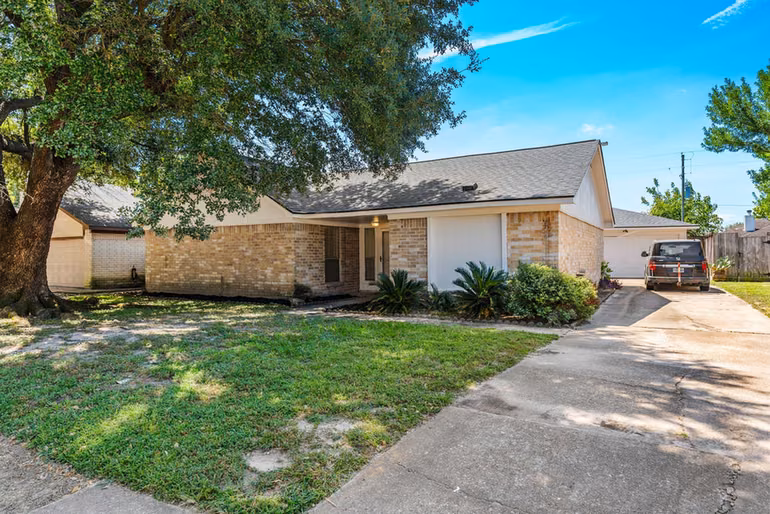 Photo 2 of 6615 Vera Jean Drive, Houston, TX