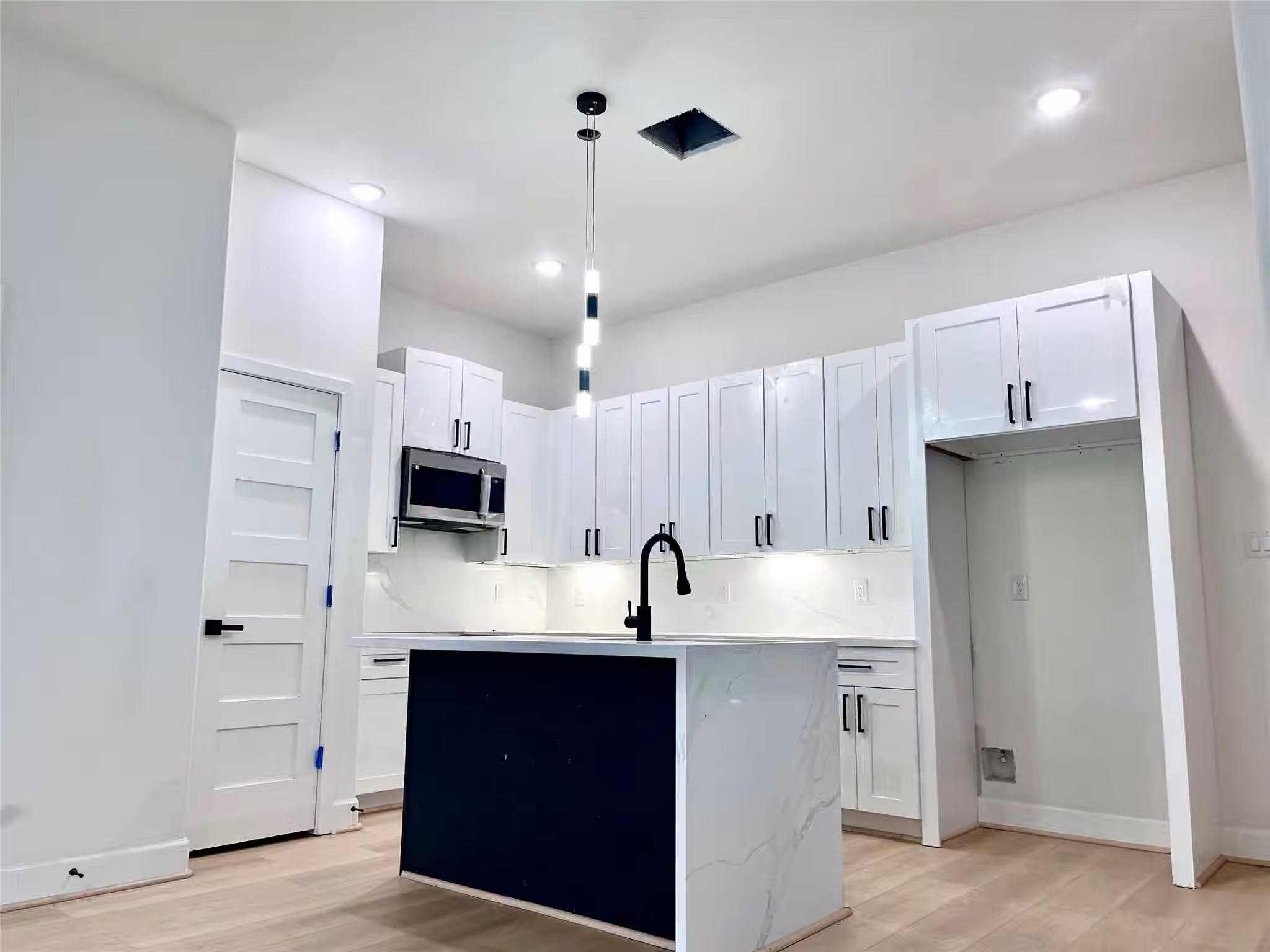 Photo 4 of 7012 Sidney Street, Houston, TX