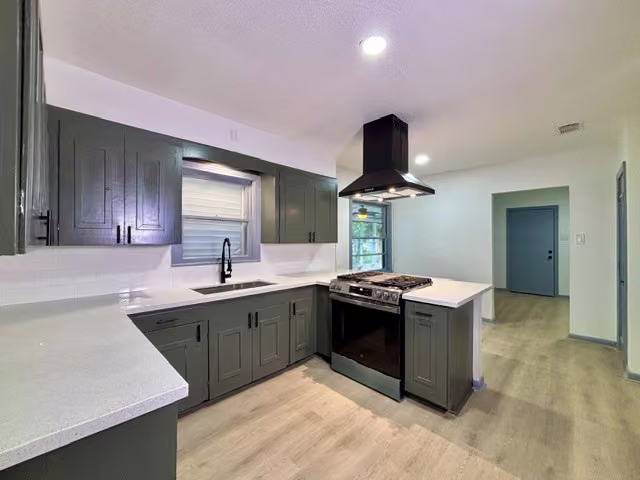 Photo 4 of 2419 Meadow Lane, La Marque, TX