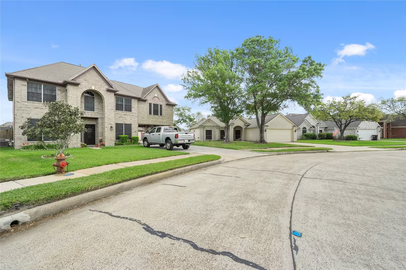 Photo 3 of 8134 BLUE JAY, Baytown, TX