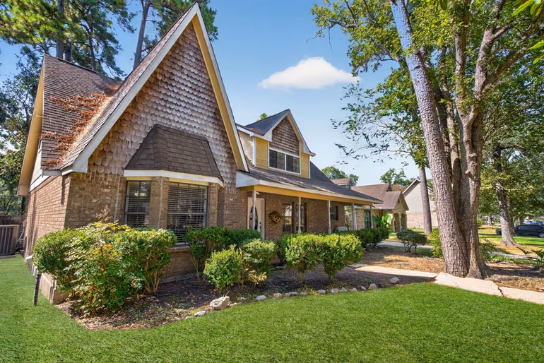 Photo 5 of 4018 Garden Lake Drive, Kingwood, TX