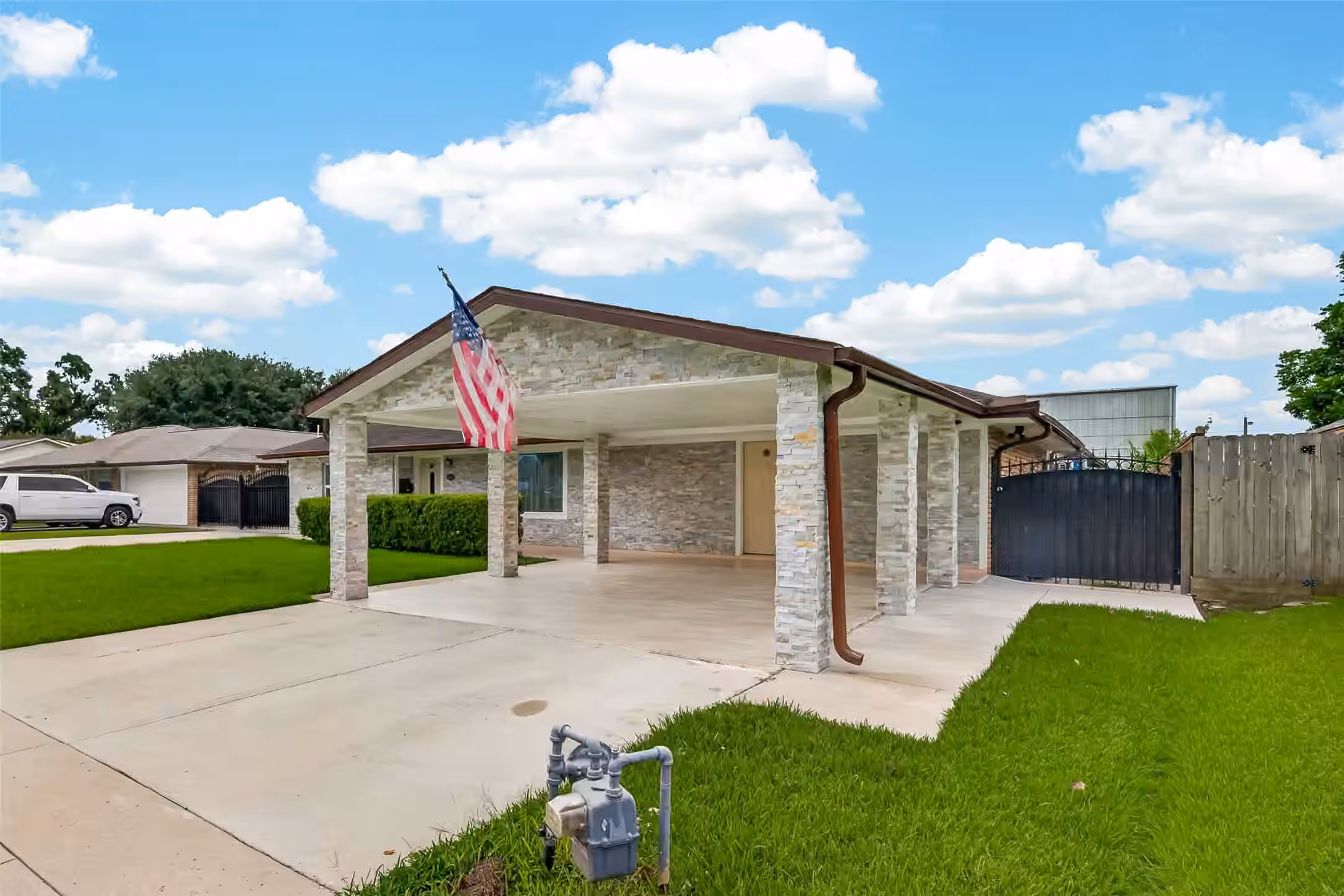 Photo 4 of 10939 Timberoak Drive, Houston, TX