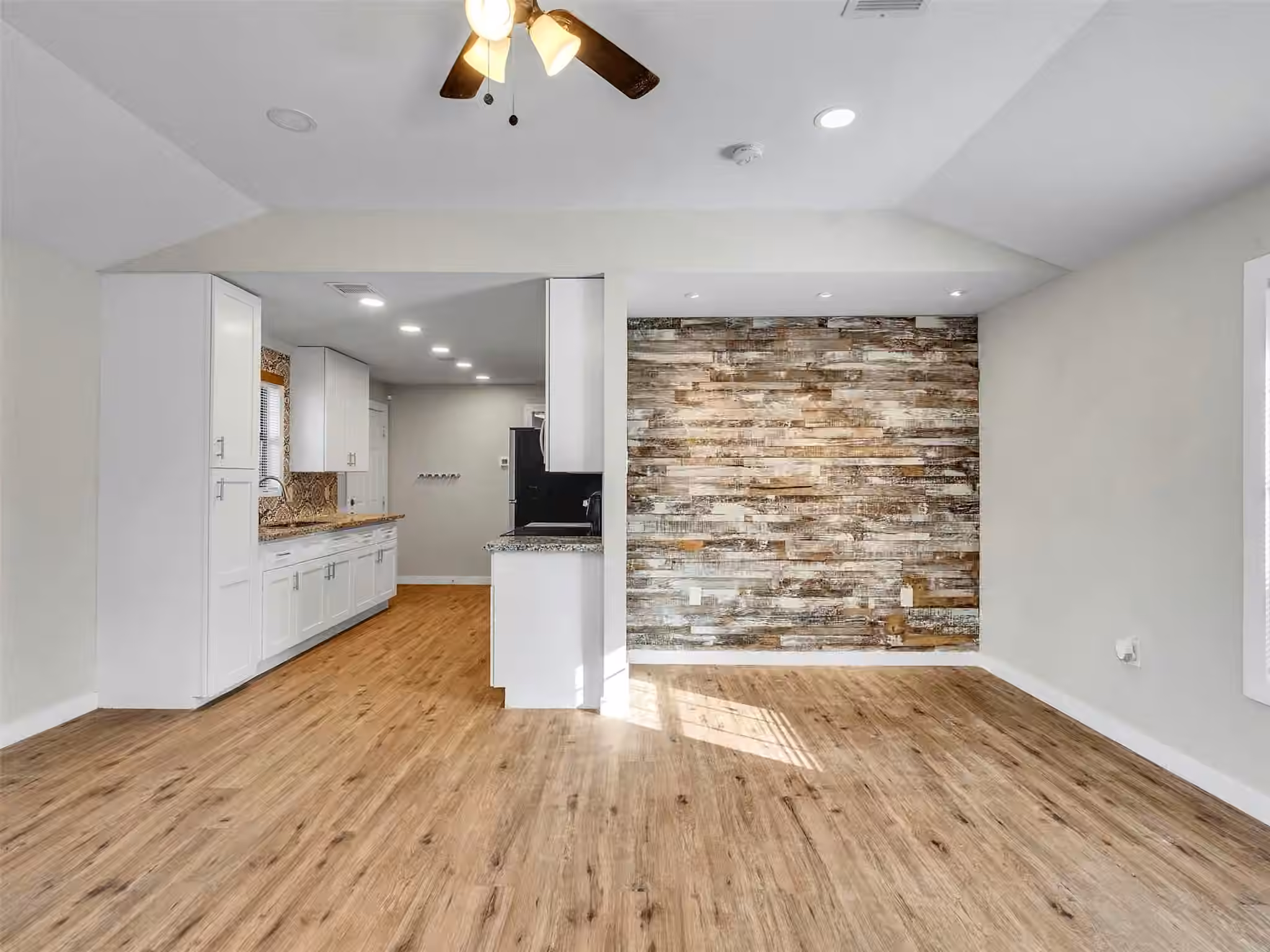 Photo 4 of 3309 Sumpter Street, Houston, TX