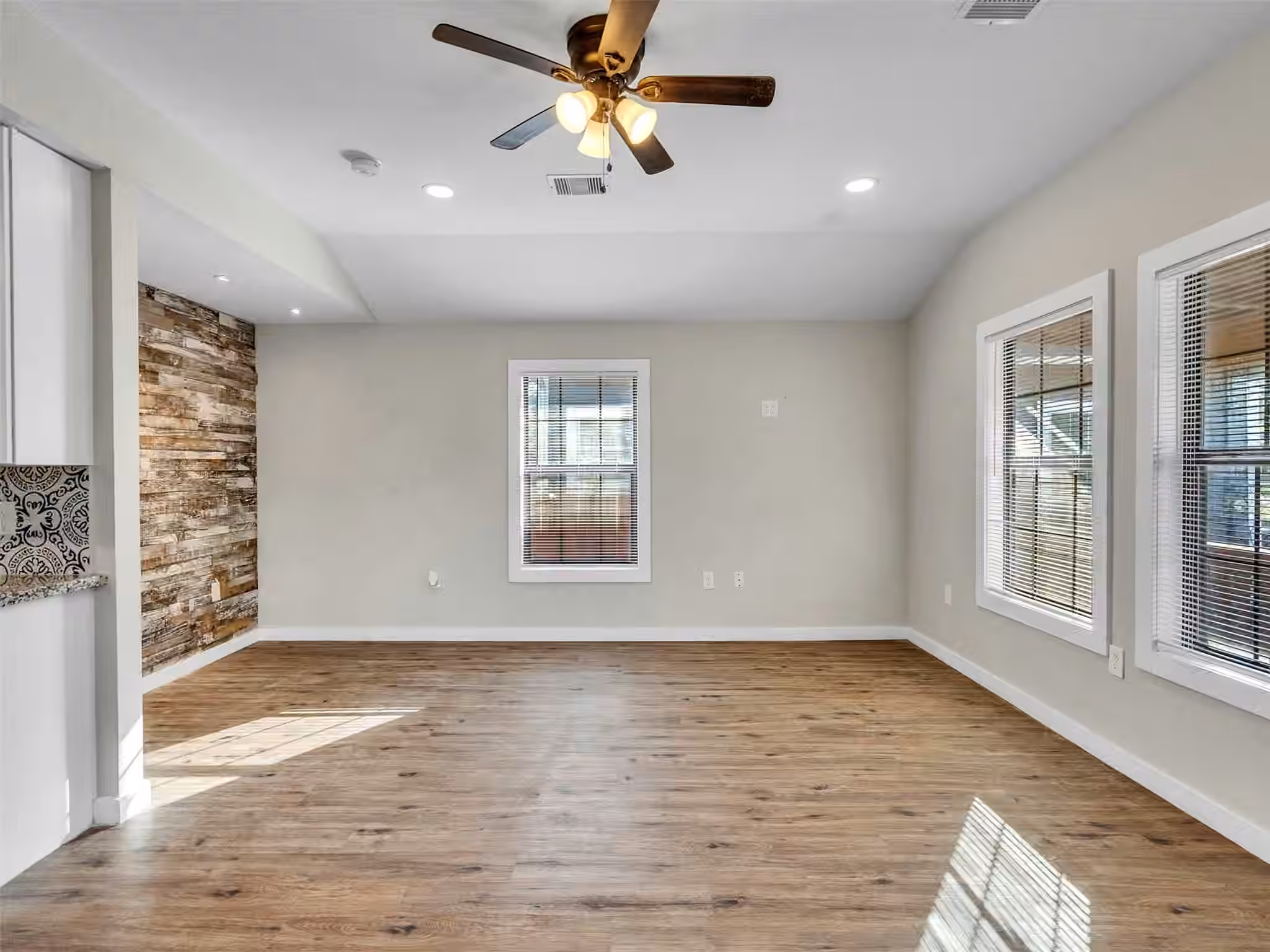 Photo 5 of 3309 Sumpter Street, Houston, TX