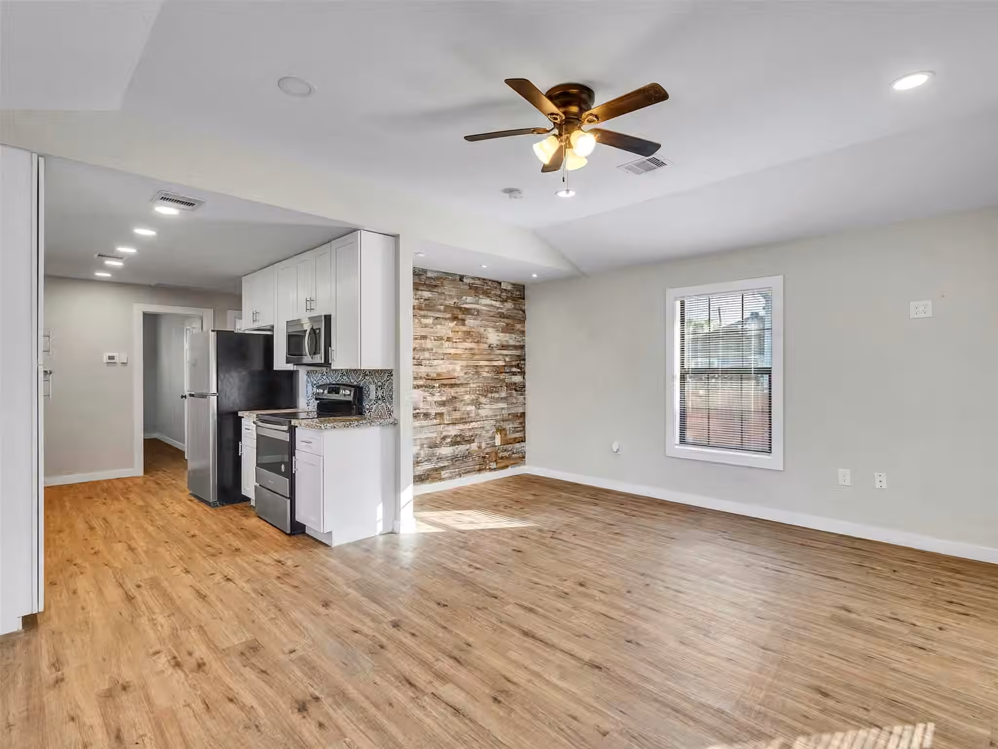 Photo 6 of 3309 Sumpter Street, Houston, TX