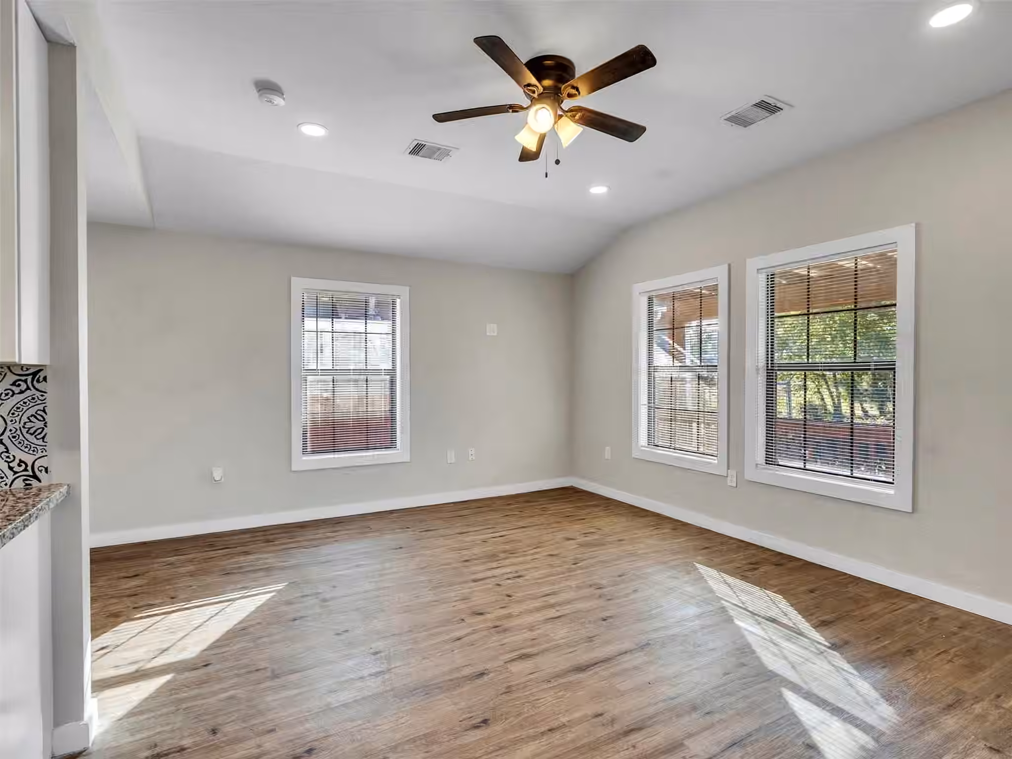 Photo 7 of 3309 Sumpter Street, Houston, TX