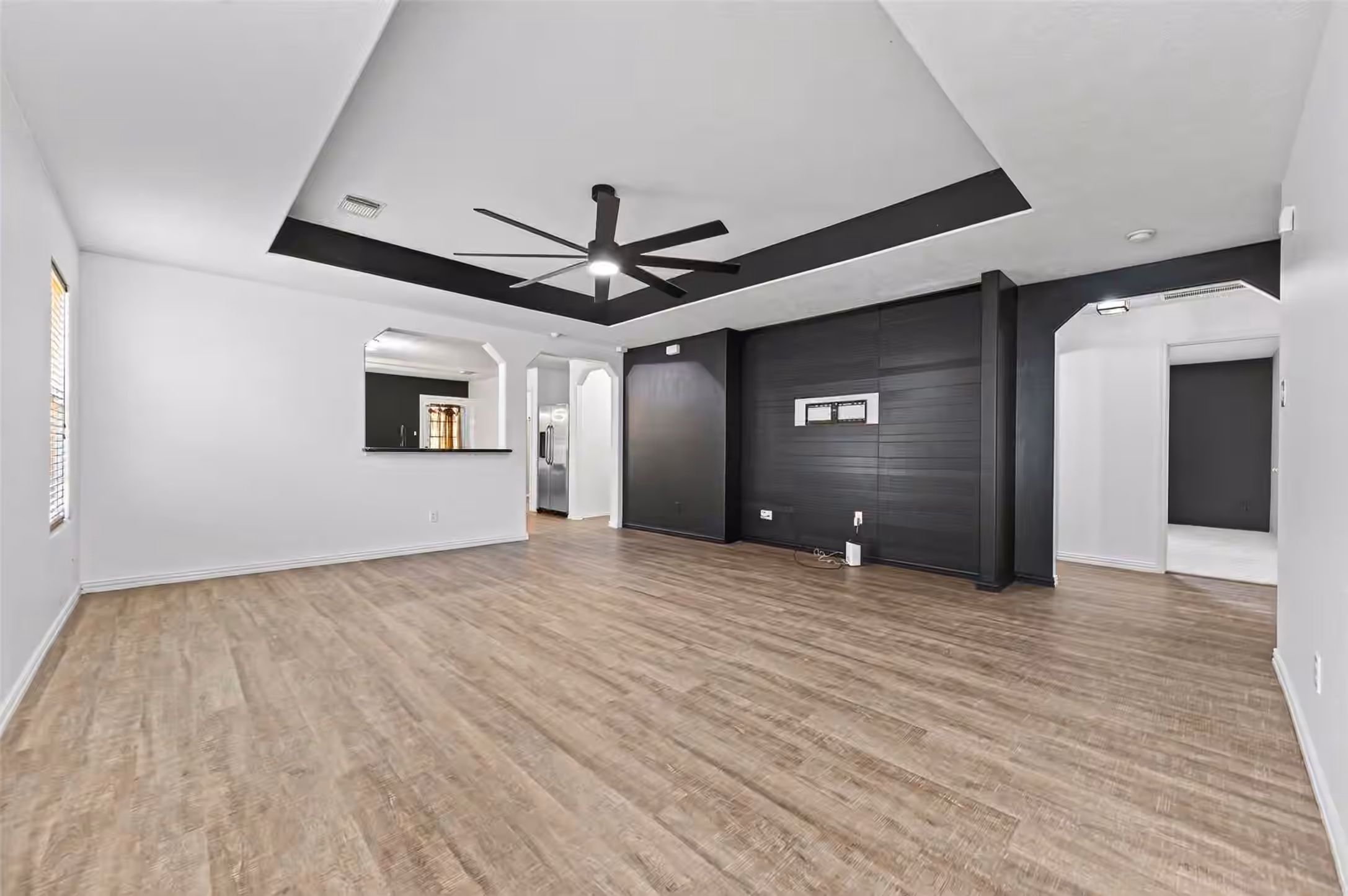 Photo 3 of 24019 Kingbriar Drive, Spring, TX