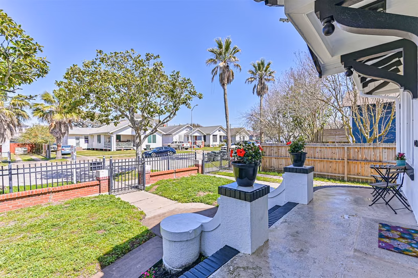 Photo 5 of 3519 Avenue R 1/2, Galveston, TX