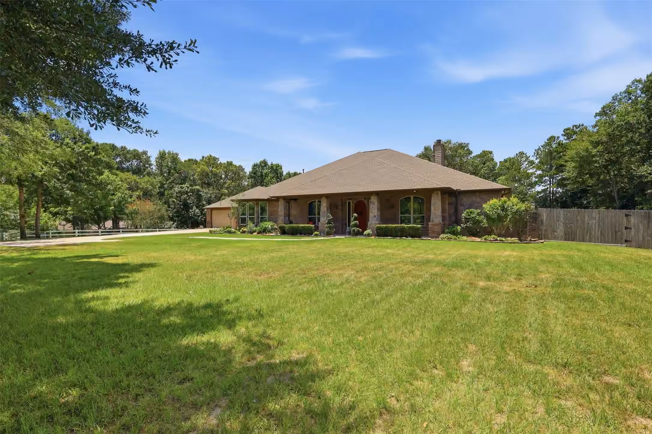 Photo 4 of 151 Lyndsey Drive, Montgomery, TX