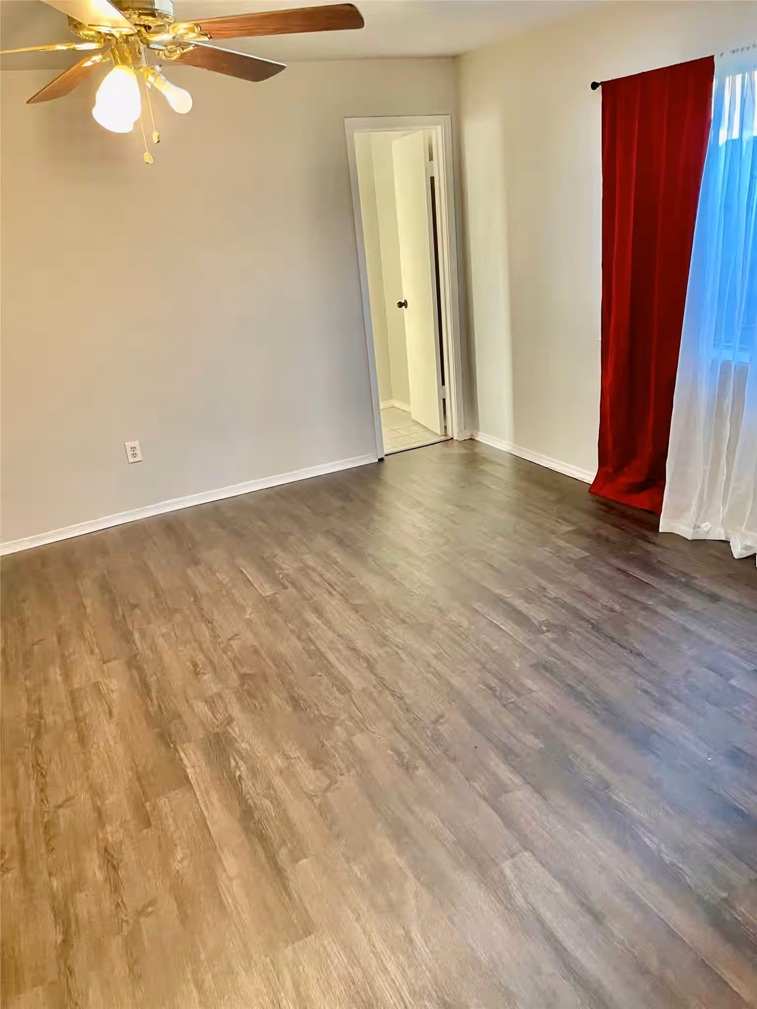 Photo 4 of 11907 E Marsham Circle, Houston, TX