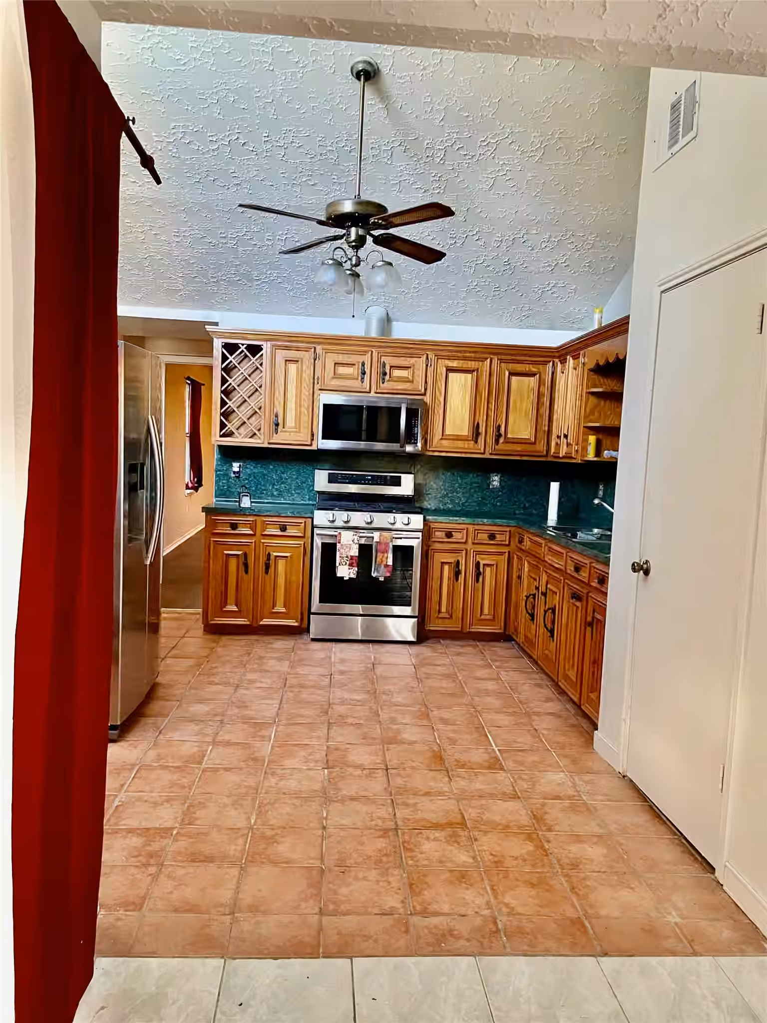 Photo 5 of 11907 E Marsham Circle, Houston, TX